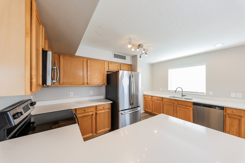 0/Mo, 12209 W Flanagan St Avondale, AZ 85323 Kitchen View 2