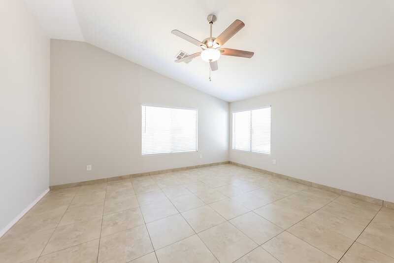 0/Mo, 12209 W Flanagan St Avondale, AZ 85323 Family Room View 2