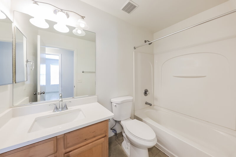 0/Mo, 12209 W Flanagan St Avondale, AZ 85323 Main Bathroom View
