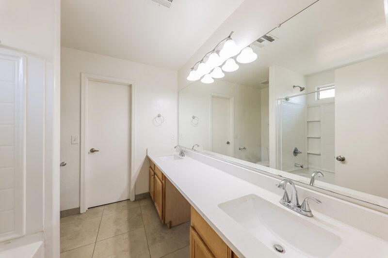 0/Mo, 12209 W Flanagan St Avondale, AZ 85323 Bathroom View