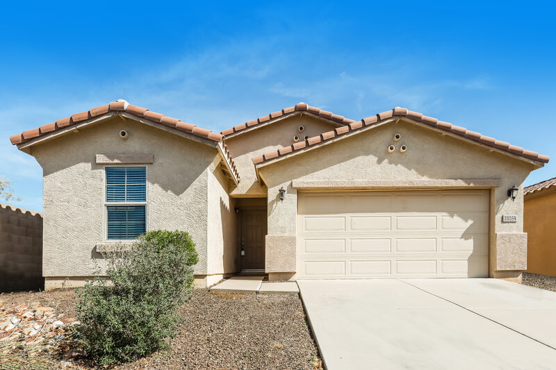 1,780/Mo, 38059 N Carolina Avenue San Tan Valley, AZ 85140 External View