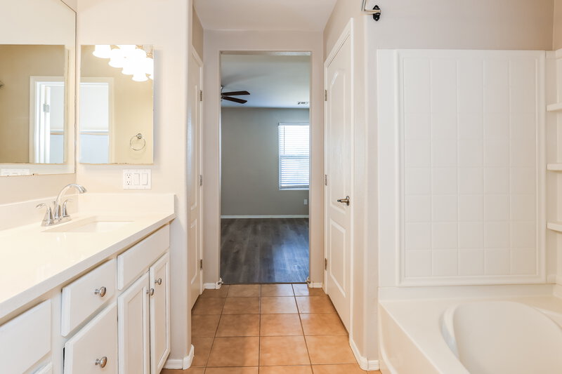 1,780/Mo, 38059 N Carolina Avenue San Tan Valley, AZ 85140 Main Bathroom View 2