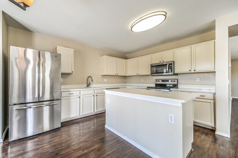 2,130/Mo, 15331 W Cameron Circle Surprise, AZ 85379 Kitchen View