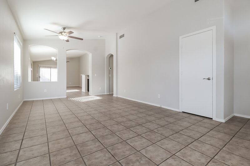 1,925/Mo, 1524 S 86th Ln Tolleson, AZ 85353 Living Room View 2