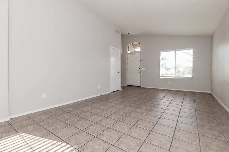1,925/Mo, 1524 S 86th Ln Tolleson, AZ 85353 Living Room View 3