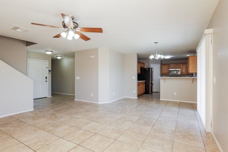 2,110/Mo, 15201 N Honcho Ct El Mirage, AZ 85335 Living Room View