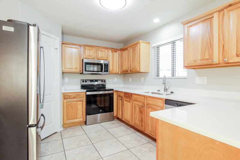 2,110/Mo, 15201 N Honcho Ct El Mirage, AZ 85335 Kitchen View