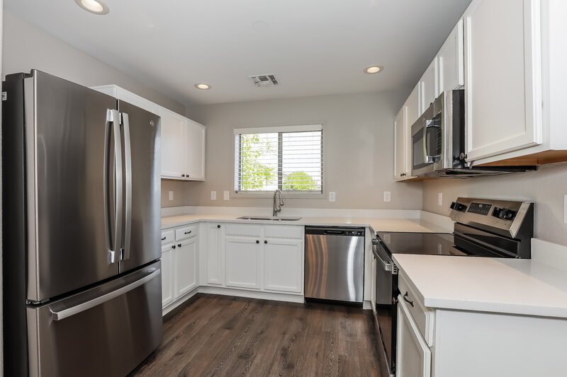 1,770/Mo, 1101 E Desert Rose Trl San Tan Valley, AZ 85143 Kitchen View