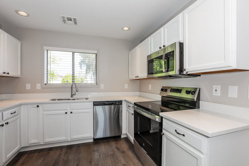 1,770/Mo, 1101 E Desert Rose Trl San Tan Valley, AZ 85143 Kitchen View 2
