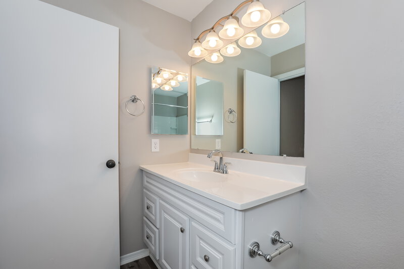 1,770/Mo, 1101 E Desert Rose Trl San Tan Valley, AZ 85143 Main Bathroom View 2