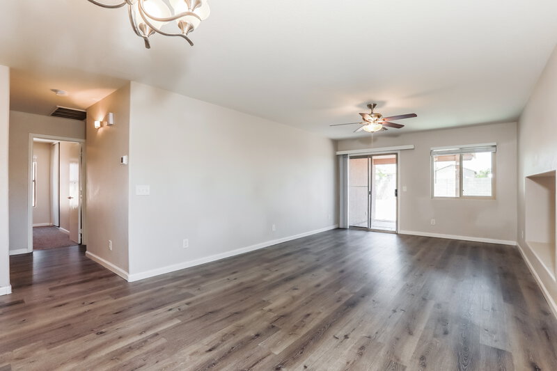 1,630/Mo, 1074 E Silversmith Trl San Tan Valley, AZ 85143 Dining Room View 2