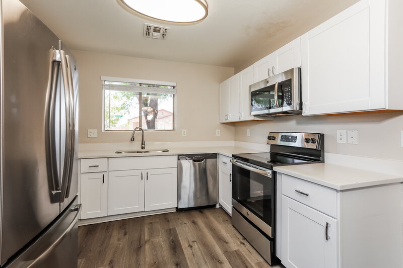 1,630/Mo, 1074 E Silversmith Trl San Tan Valley, AZ 85143 Kitchen View