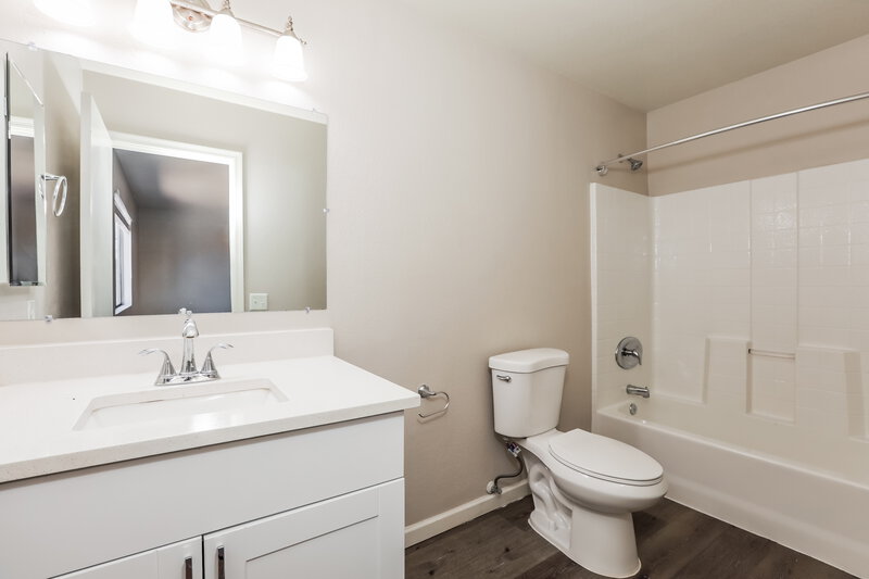 1,630/Mo, 1074 E Silversmith Trl San Tan Valley, AZ 85143 Main Bathroom View