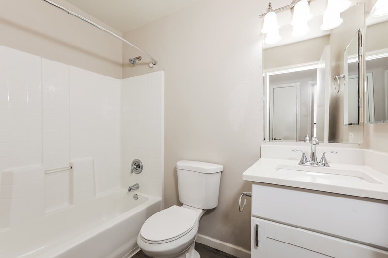 1,630/Mo, 1074 E Silversmith Trl San Tan Valley, AZ 85143 Bathroom View