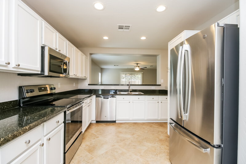 1,745/Mo, 2489 E Olivine Road San Tan Valley, AZ 85143 Kitchen View 2
