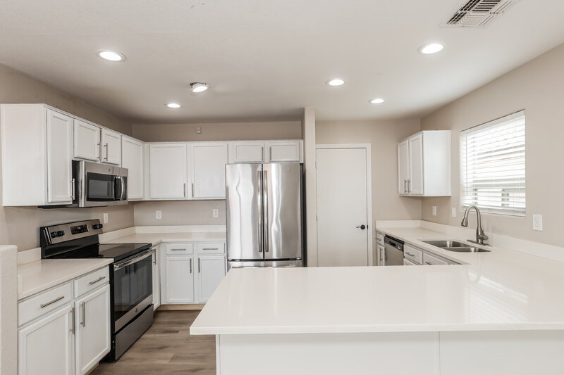 2,045/Mo, 4072 E Mica Rd San Tan Valley, AZ 85143 Kitchen View