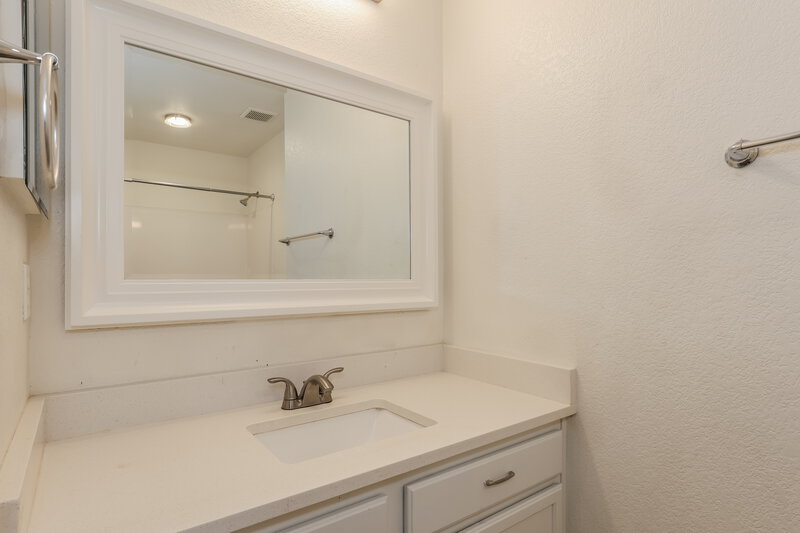 2,045/Mo, 4072 E Mica Rd San Tan Valley, AZ 85143 Main Bathroom View 2