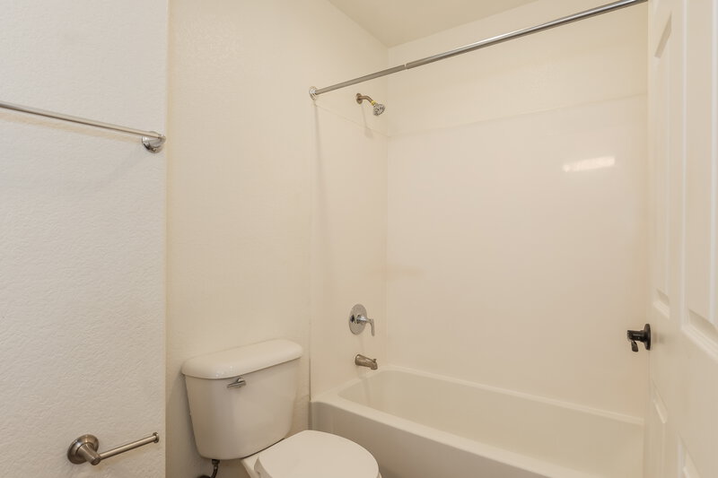 2,045/Mo, 4072 E Mica Rd San Tan Valley, AZ 85143 Bathroom View