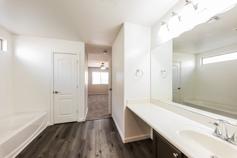 1,925/Mo, 25764 W Twilight Ln Buckeye, AZ 85326 Main Bathroom View