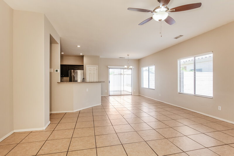 1,895/Mo, 610 W Rio Vista Ln Avondale, AZ 85323 Living Room View
