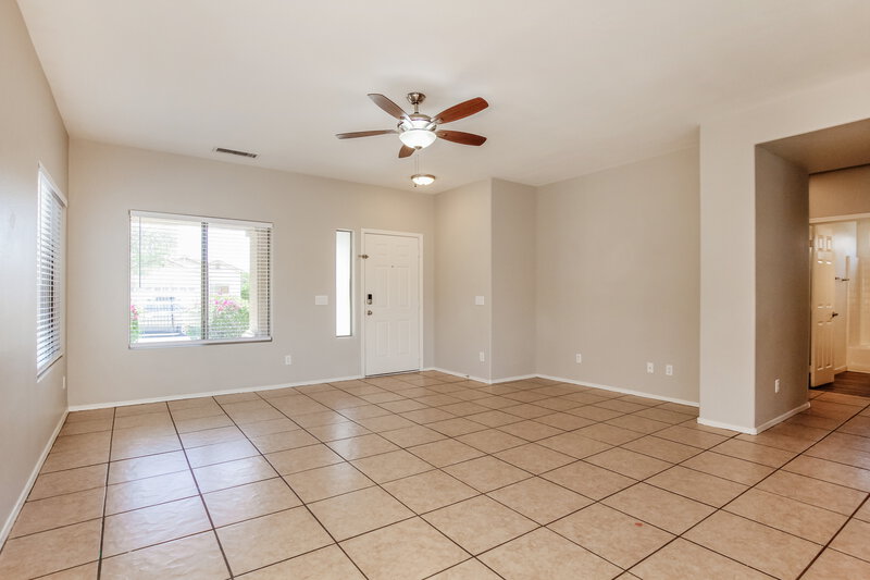 1,895/Mo, 610 W Rio Vista Ln Avondale, AZ 85323 Living Room View 3