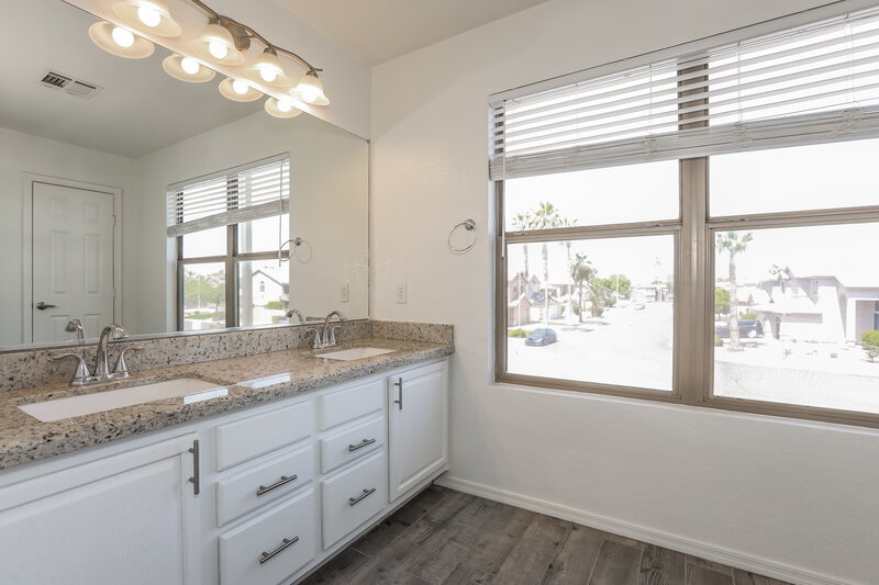 2,590/Mo, 3933 S Illinois St Chandler, AZ 85248 Main Bathroom View