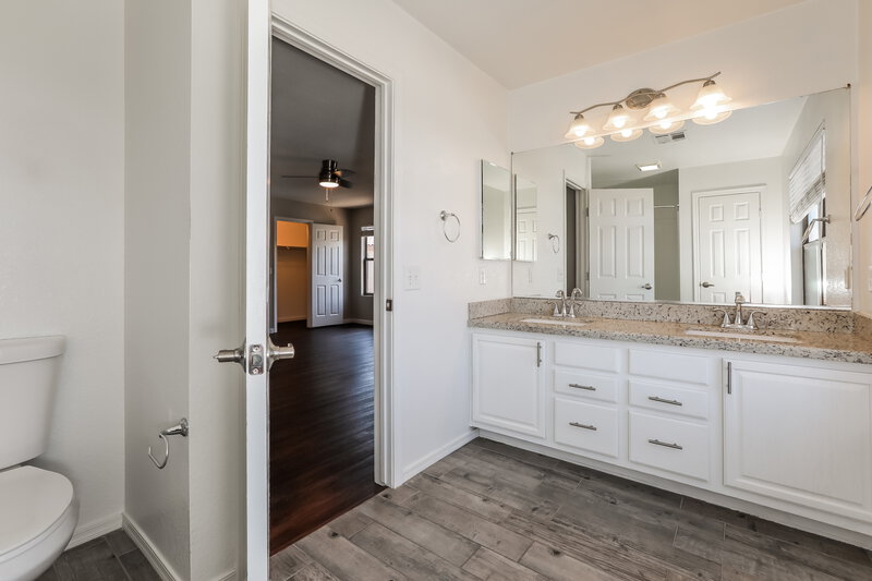 2,590/Mo, 3933 S Illinois St Chandler, AZ 85248 Main Bathroom View 2