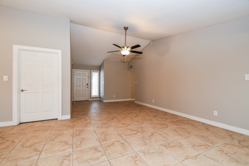 2,350/Mo, 6106 E Ivyglen St Mesa, AZ 85205 Living Room View