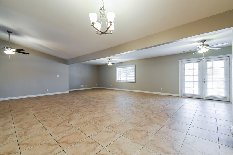 2,350/Mo, 6106 E Ivyglen St Mesa, AZ 85205 Dining Room View