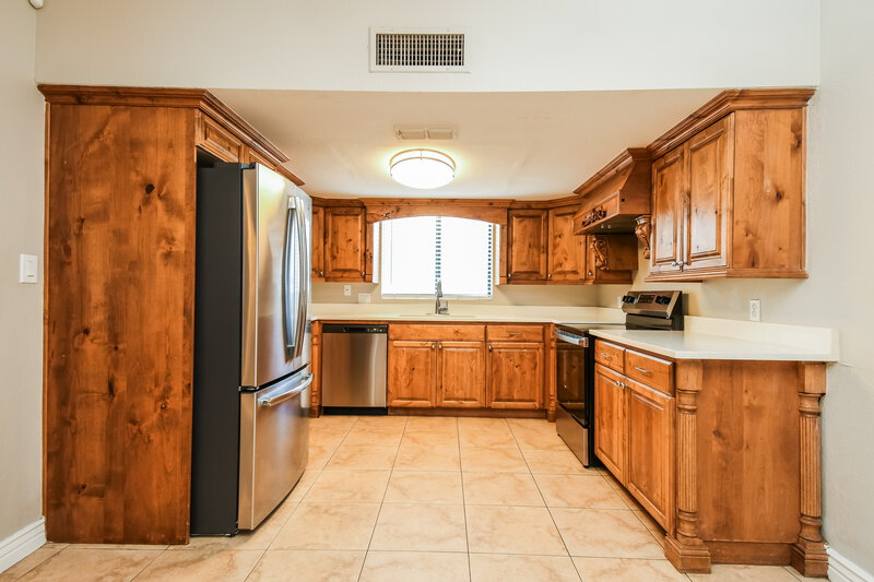 2,350/Mo, 6106 E Ivyglen St Mesa, AZ 85205 Kitchen View