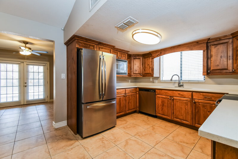 2,350/Mo, 6106 E Ivyglen St Mesa, AZ 85205 Kitchen View 2