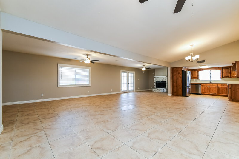 2,350/Mo, 6106 E Ivyglen St Mesa, AZ 85205 Family Room View 2