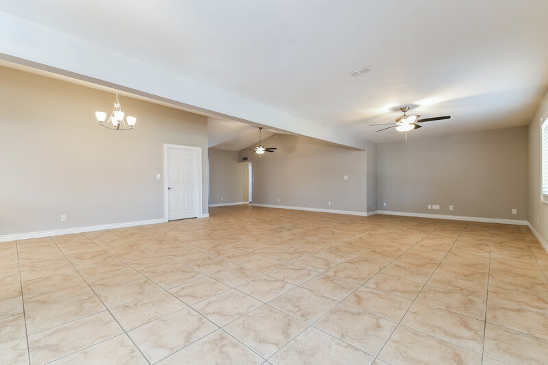 2,350/Mo, 6106 E Ivyglen St Mesa, AZ 85205 Family Room View 3