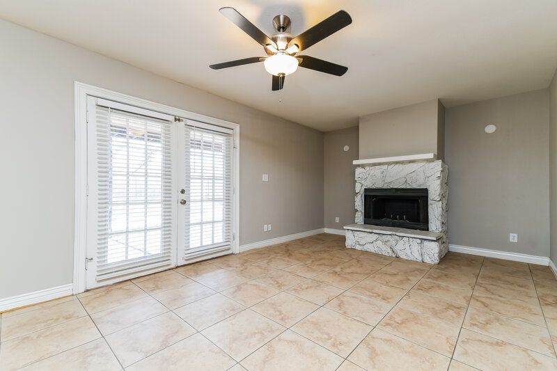 2,350/Mo, 6106 E Ivyglen St Mesa, AZ 85205 Family Room View 4