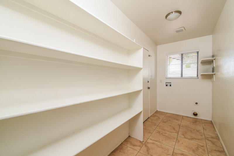 2,350/Mo, 6106 E Ivyglen St Mesa, AZ 85205 Laundry Room View