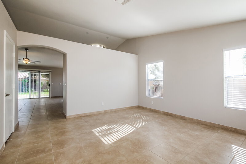 2,535/Mo, 1419 W Villa Theresa Dr Phoenix, AZ 85023 Living Room View 2