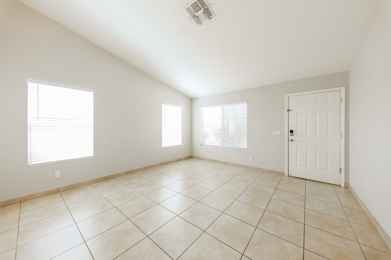 2,545/Mo, 1419 W Villa Theresa Dr Phoenix, AZ 85023 Living Room View 2