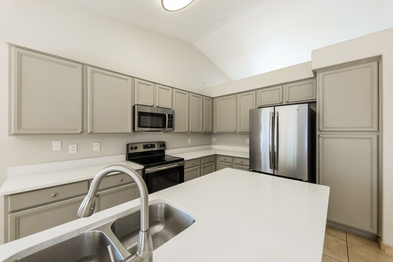 2,545/Mo, 1419 W Villa Theresa Dr Phoenix, AZ 85023 Kitchen View