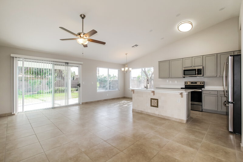 2,535/Mo, 1419 W Villa Theresa Dr Phoenix, AZ 85023 Living Room View 4