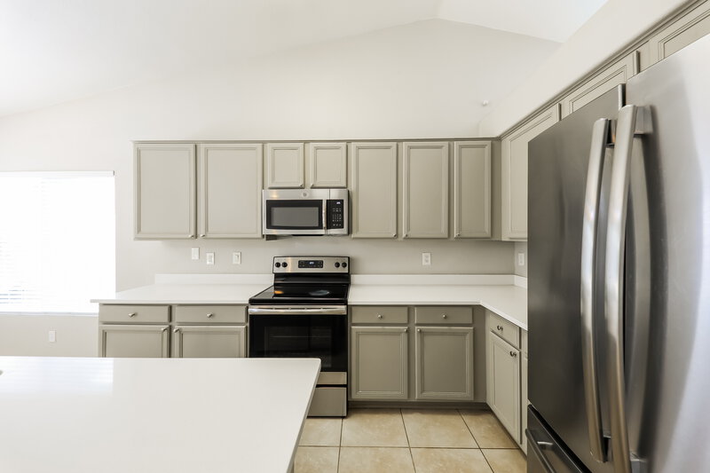 2,545/Mo, 1419 W Villa Theresa Dr Phoenix, AZ 85023 Kitchen View 2