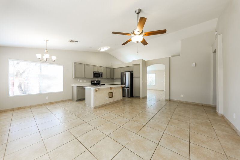 2,545/Mo, 1419 W Villa Theresa Dr Phoenix, AZ 85023 Family Room View 2