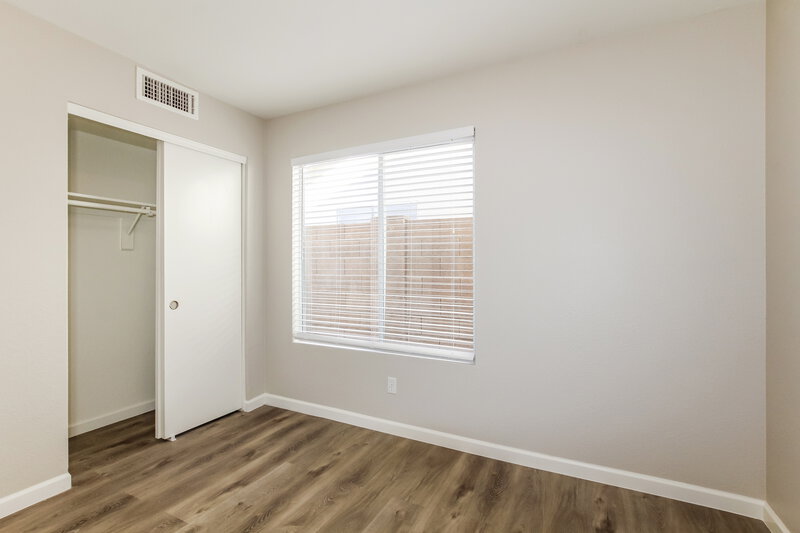 2,535/Mo, 1419 W Villa Theresa Dr Phoenix, AZ 85023 Bedroom View