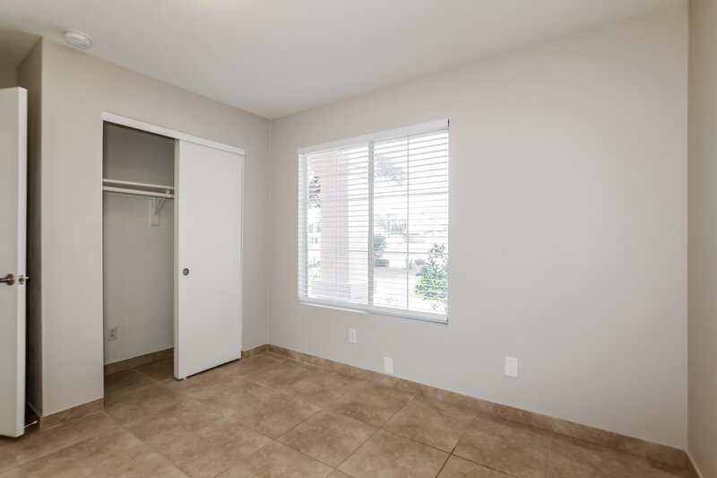 2,535/Mo, 1419 W Villa Theresa Dr Phoenix, AZ 85023 Bedroom View 2