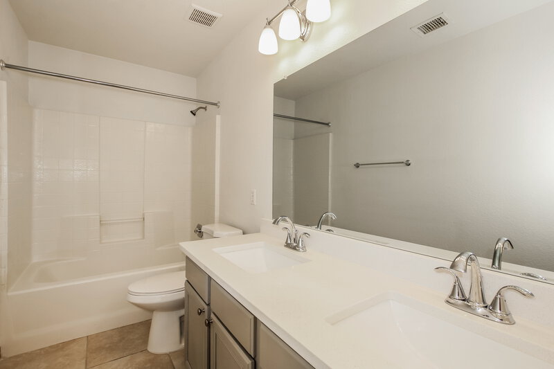2,535/Mo, 1419 W Villa Theresa Dr Phoenix, AZ 85023 Bathroom View