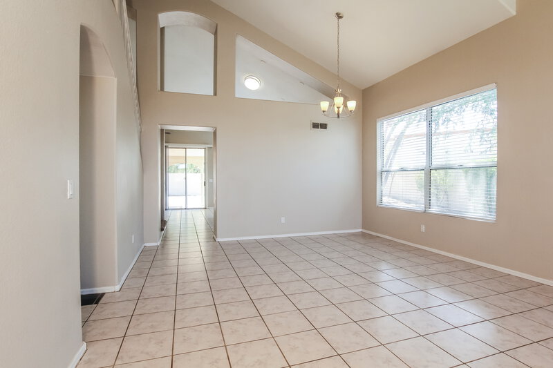2,325/Mo, 6782 W Tina Ln Glendale, AZ 85310 Living Room View