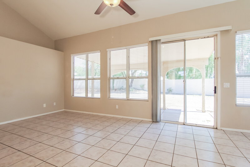 2,325/Mo, 6782 W Tina Ln Glendale, AZ 85310 Family Room View