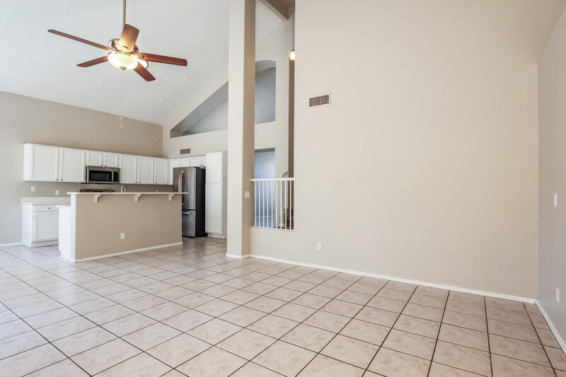 2,325/Mo, 6782 W Tina Ln Glendale, AZ 85310 Family Room View 2