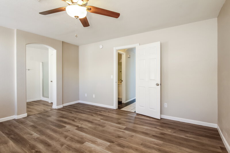 2,325/Mo, 6782 W Tina Ln Glendale, AZ 85310 Main Bedroom View 2