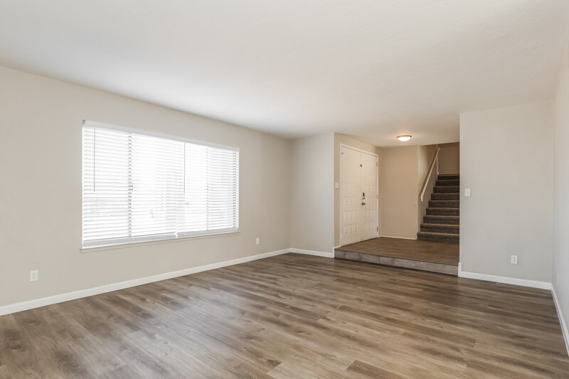 2,390/Mo, 1635 E Apollo Rd Phoenix, AZ 85042 Living Room View