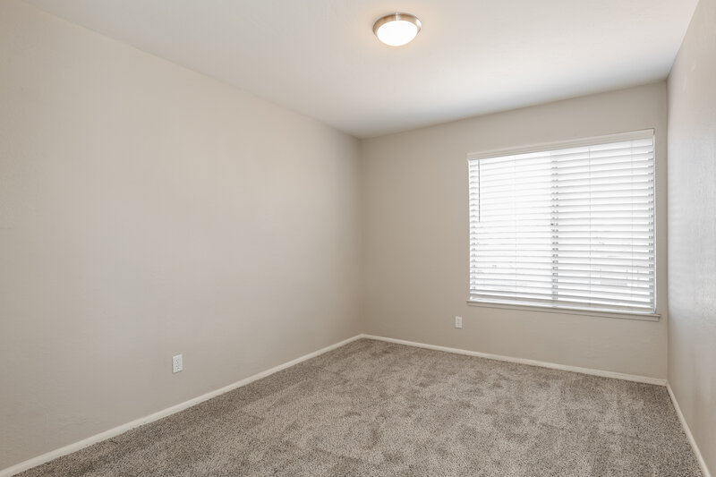 2,390/Mo, 1635 E Apollo Rd Phoenix, AZ 85042 Bedroom View